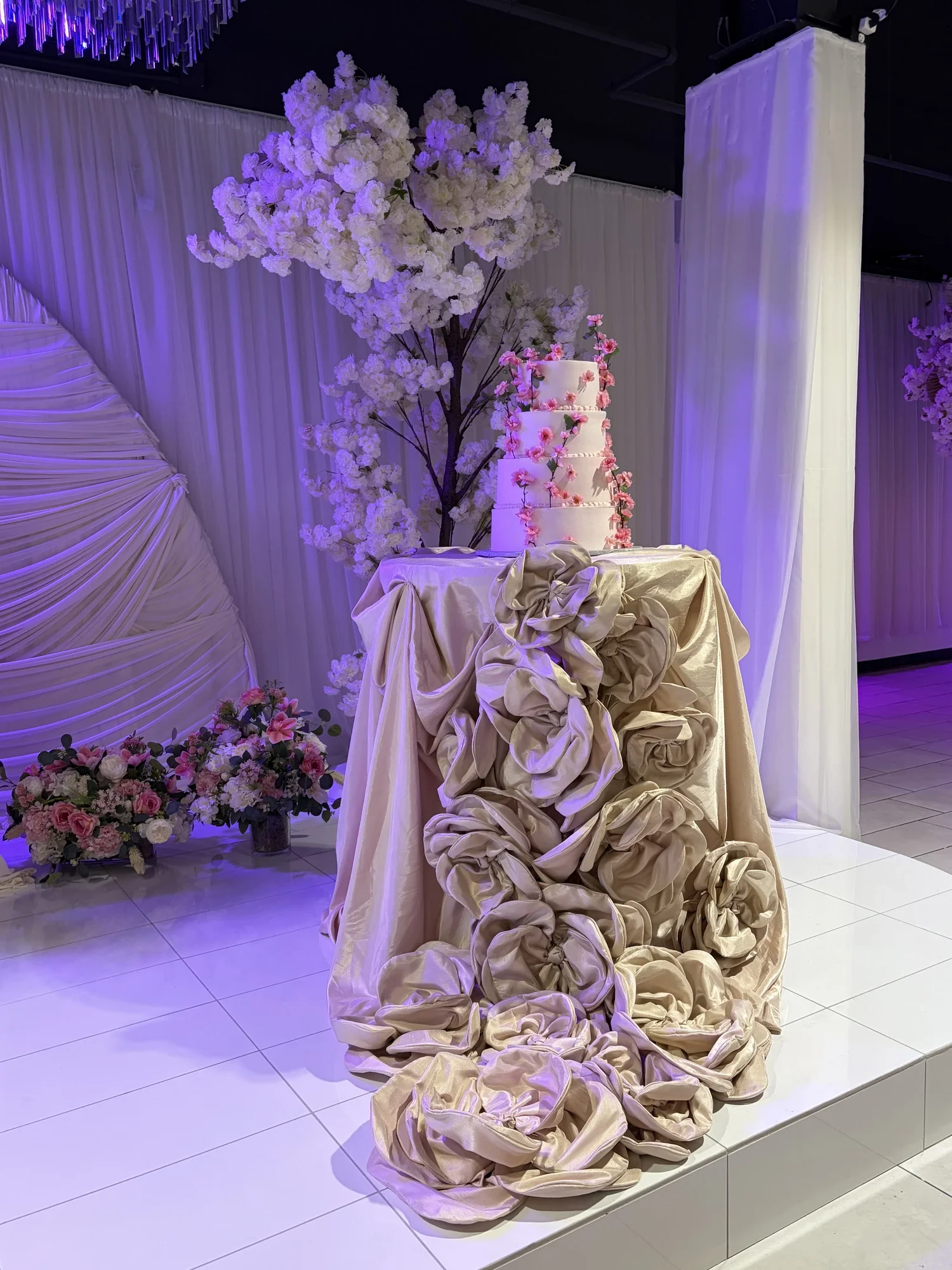 Mesas en La Bella Luna Venue